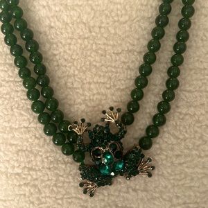 Dark green bead necklace with jewel Frog